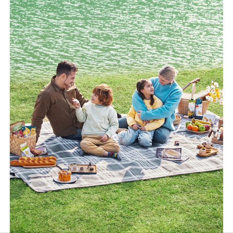 Rootz Picnic Blanket - Outdoor Mat - Portable Beach Rug - Velvet Surface - Foam Padding - Aluminum Coating - 300cm x 200cm - Gray-White - Lightweight 1.5kg - Compact Folded Size 43cm x 21cm x 21cm