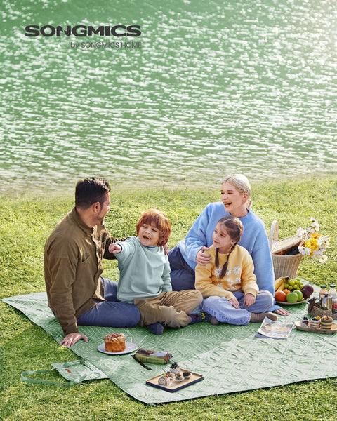 Rootz Picnic Blanket - Outdoor Mat - Beach Blanket - Mint Green - Polyester Surface - Foam Padding - Lightweight - Portable - 200cm x 200cm - Folded 42cm x 18cm x 18cm