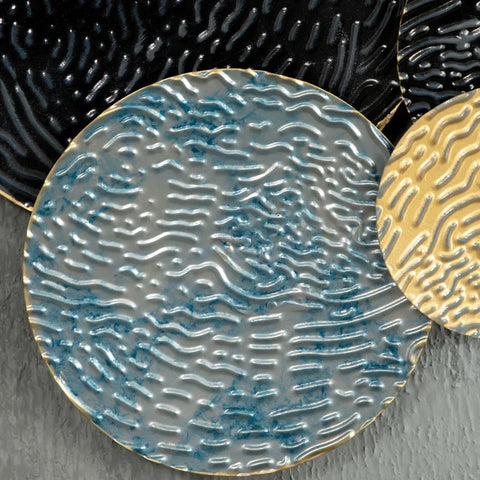 Rootz Wanddekoration aus Metall – 3D-Wandkunst mit Kreisen – Wanddekoration – Gold + Blau + Schwarz – 121 cm x 4 cm x 53 cm
